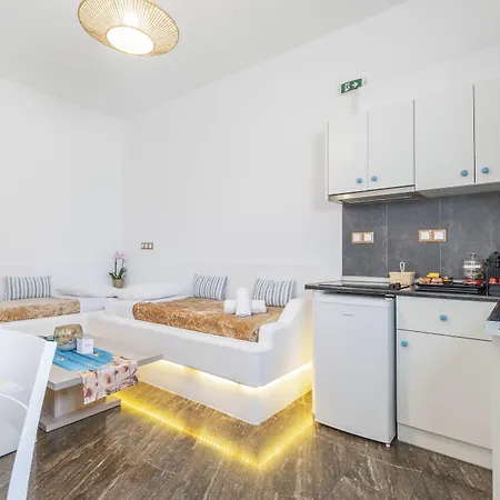 Mykonian Breeze * Ano Mera