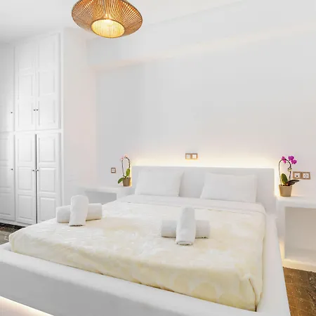 Mykonian Breeze Ano Mera